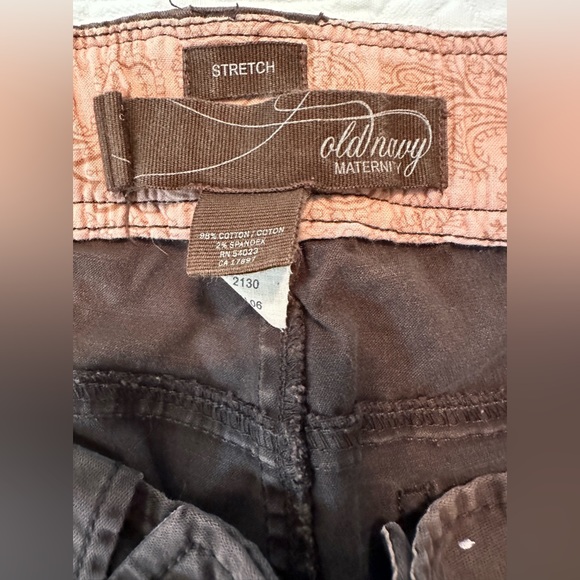 225. Ladies Old Navy Maternity Vintage Brown Stretch Capri Pant - Picture 4 of 9